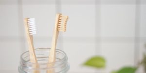 Read more about the article Comment prendre soin de ses dents avec l’argile blanche ?